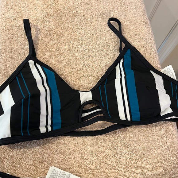 NWT TWO PIECE BATHING SUIT - Picture 4 of 7